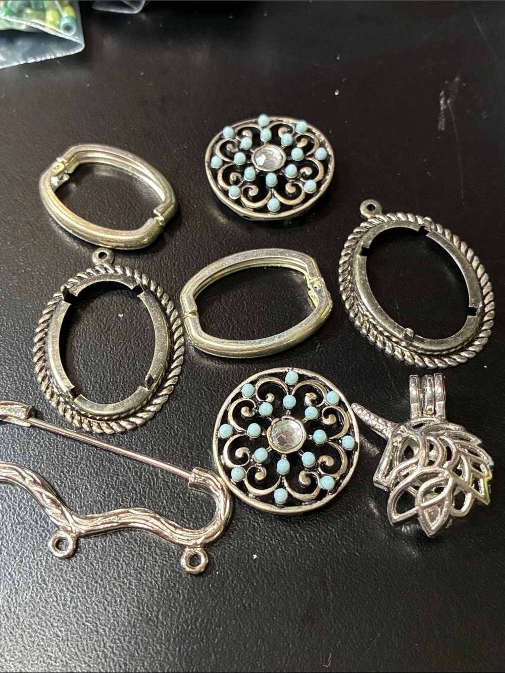 Assorted jewelry making beads and findings for making jewelry assorted materials - Picture 15 of 16